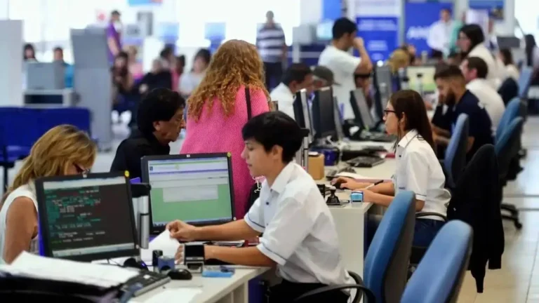 Motosierra libertaria: desde la asunción de Milei, se perdieron casi 60 mil empleos públicos