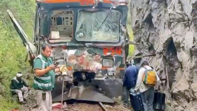 Choque de trenes en la ruta a Machu Picchu: reportan un muerto y múltiples turistas heridos
