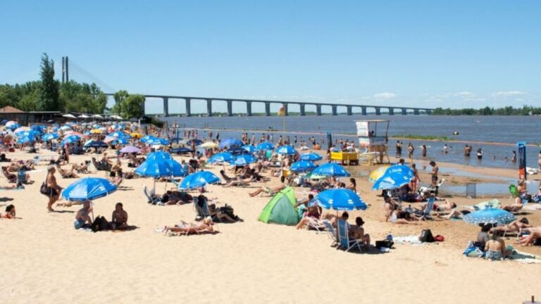 Alumnos y docentes de la UNR pueden entrar gratis a La Florida y a las piletas del parque Alem