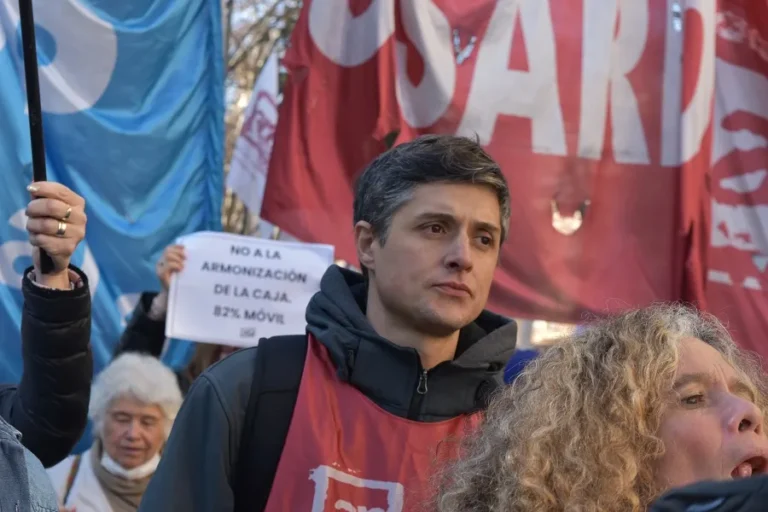El Frente de Izquierda repudió el bombardeo de EE.UU. y convocó a una movilización en Rosario