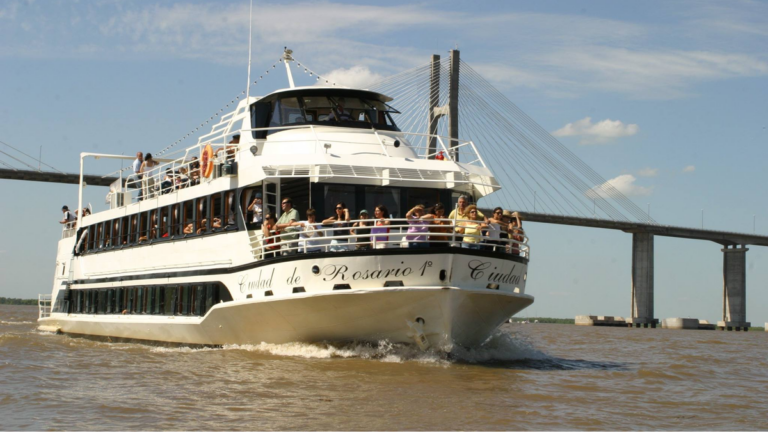 El Barco Ciudad de Rosario operará desde la Terminal Fluvial y apuntan a inaugurar en junio