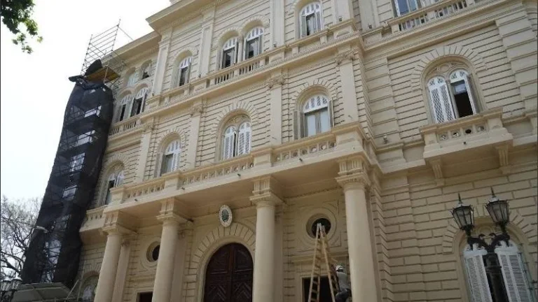 Robaron en el Palacio de los Leones bajo la modalidad escruche