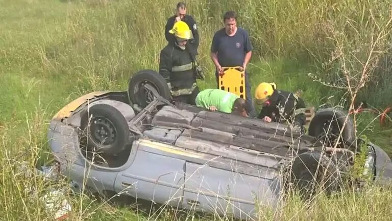 Volcó de noche en una ruta de Pergamino, pasó nueve horas atrapado esperando ayuda y sobrevivió