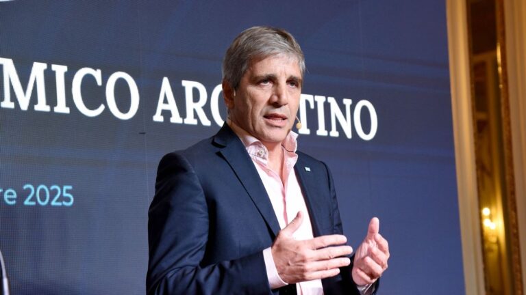 Luis Caputo anunció que en 2025 se logró un superávit fiscal del 1,4% del PBI