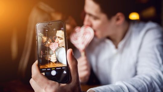 Argentina es el segundo país que más usa apps de citas en el mundo: alertan por el aumento de estafas románticas