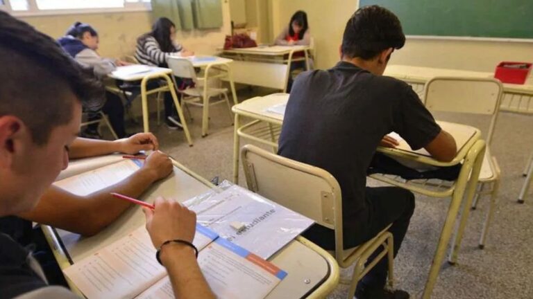 Educación en Rosario: crece la asistencia, pero menos jóvenes terminan el secundario