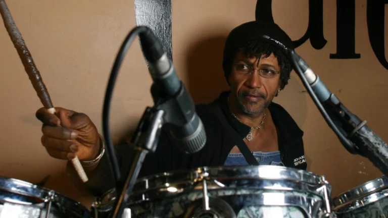 El icónico baterista Sly Dunbar y la genial ampliación de las fronteras del reggae