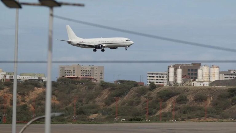 Trump anunció que se restablecerán «muy pronto» los vuelos a Venezuela