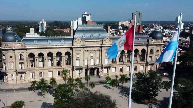 El gobierno provincial convocó a los gremios estatales para discutir aumento de sueldos