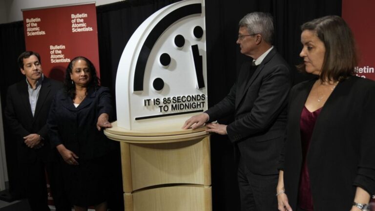 El Reloj del Juicio Final marcó un récord alarmante: se acerca la medianoche en el mundo