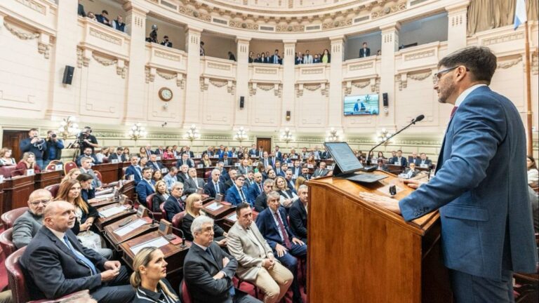 Pullaro abre el período de sesiones ordinarias en la Legislatura