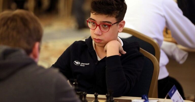 Faustino Oro sigue invicto en el Abierto de Aeroflot y se acerca a ser el Gran Maestro más joven de la historia