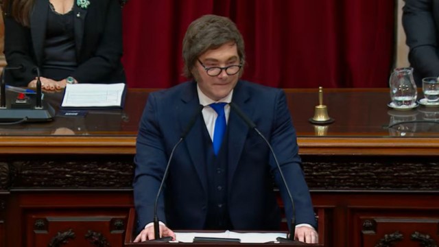 Milei cargó contra los empresarios: «Les parece bien pagar neumáticos cuatro veces más caros?»