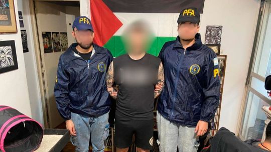 Un militante de «Antifa» quedó detenido en la Ciudad por amenazar a Bullrich y portar réplicas de fusil y pines contra Javier Milei