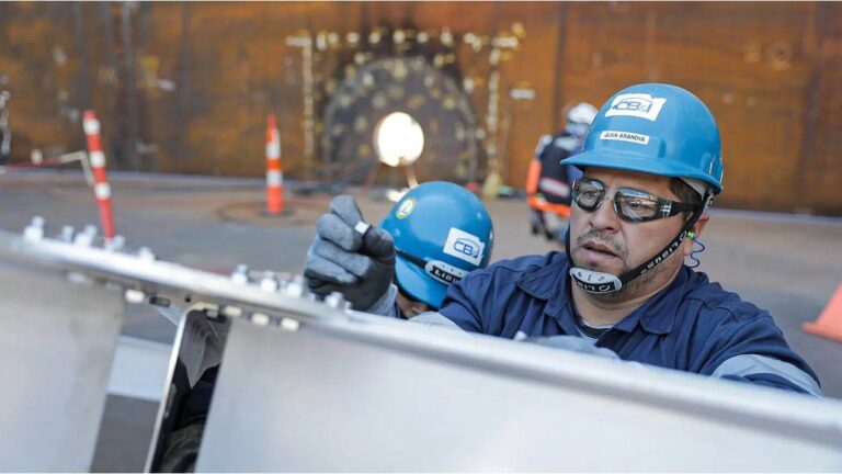 Empleo registrado: se perdieron más de 106.000 puestos asalariados en 2025, aunque el monotributo compensó gran parte de la caída